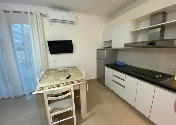 Summer Appartamento Golem (Tirana)