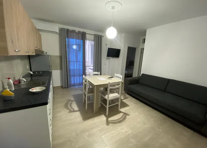 Summer Apartamento Golem (Tirana)