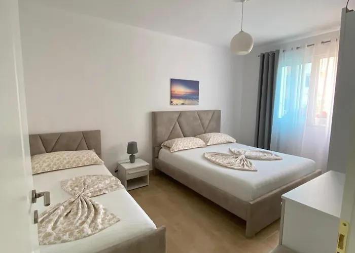 Summer Apartamento Golem (Tirana)