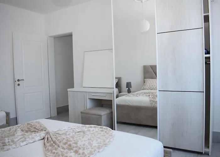 Summer Apartamento Golem (Tirana)